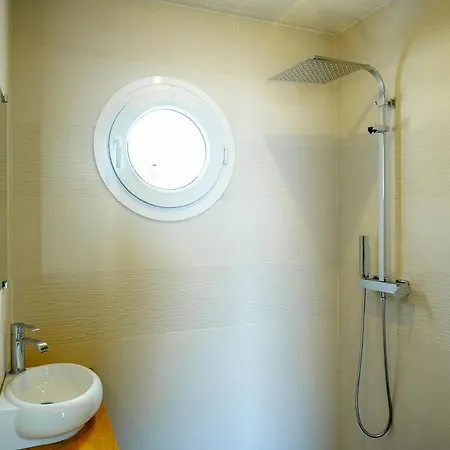 Climatise Ile Naturiste Du Levant *